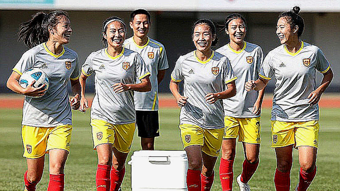 Phòng thay đồ thì thầm, V.League lắng nghe: Những tín hiệu thật từ mùa giải chuyển mình