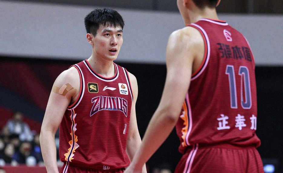 Donta Hall và thứ luật FIBA lấy đi của một trung phong nhảy cao