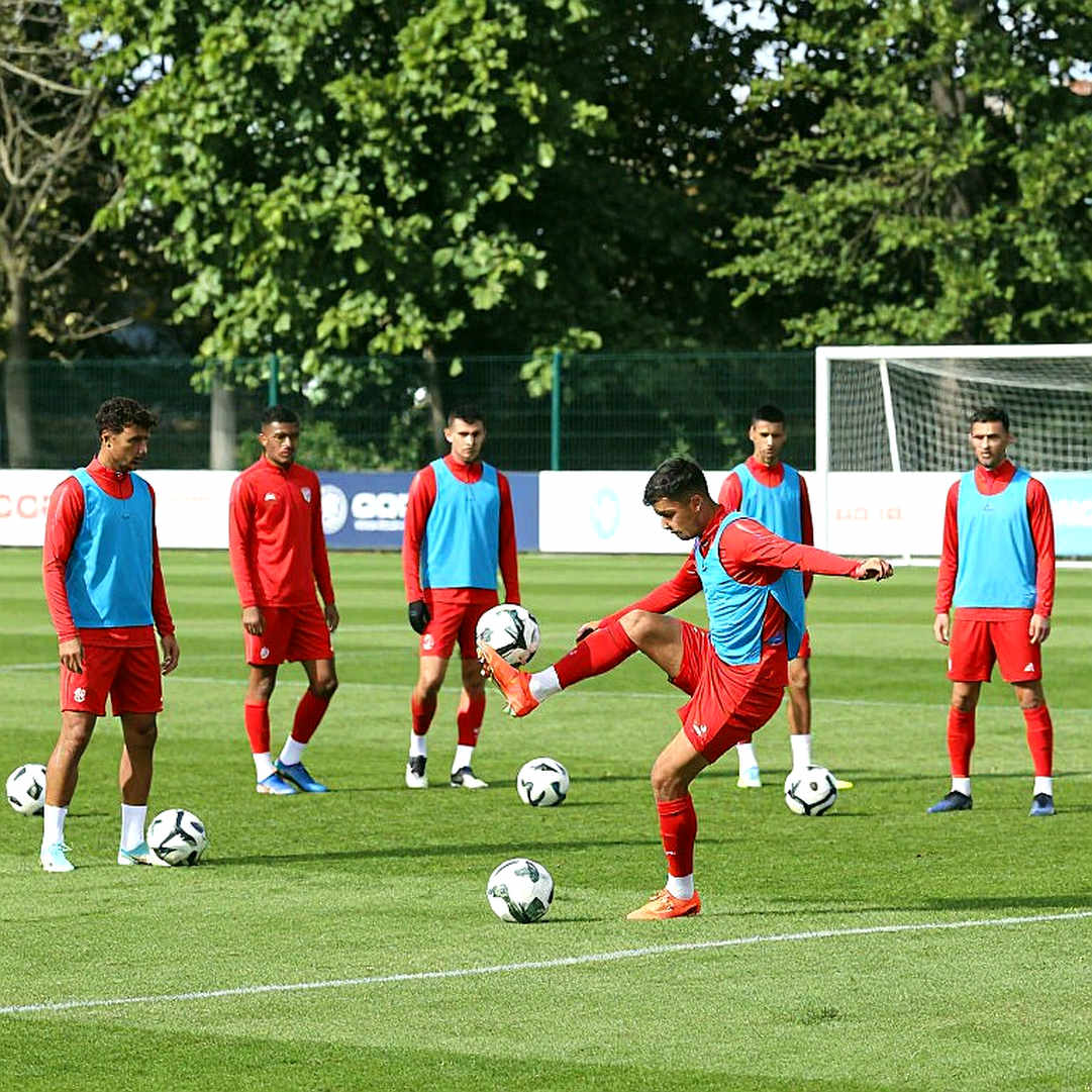 Đội tuyển Việt Nam lần đầu vượt qua vòng bảng World Cup 2037 sau chiến thắng nghẹt thở trước Nhật Bản