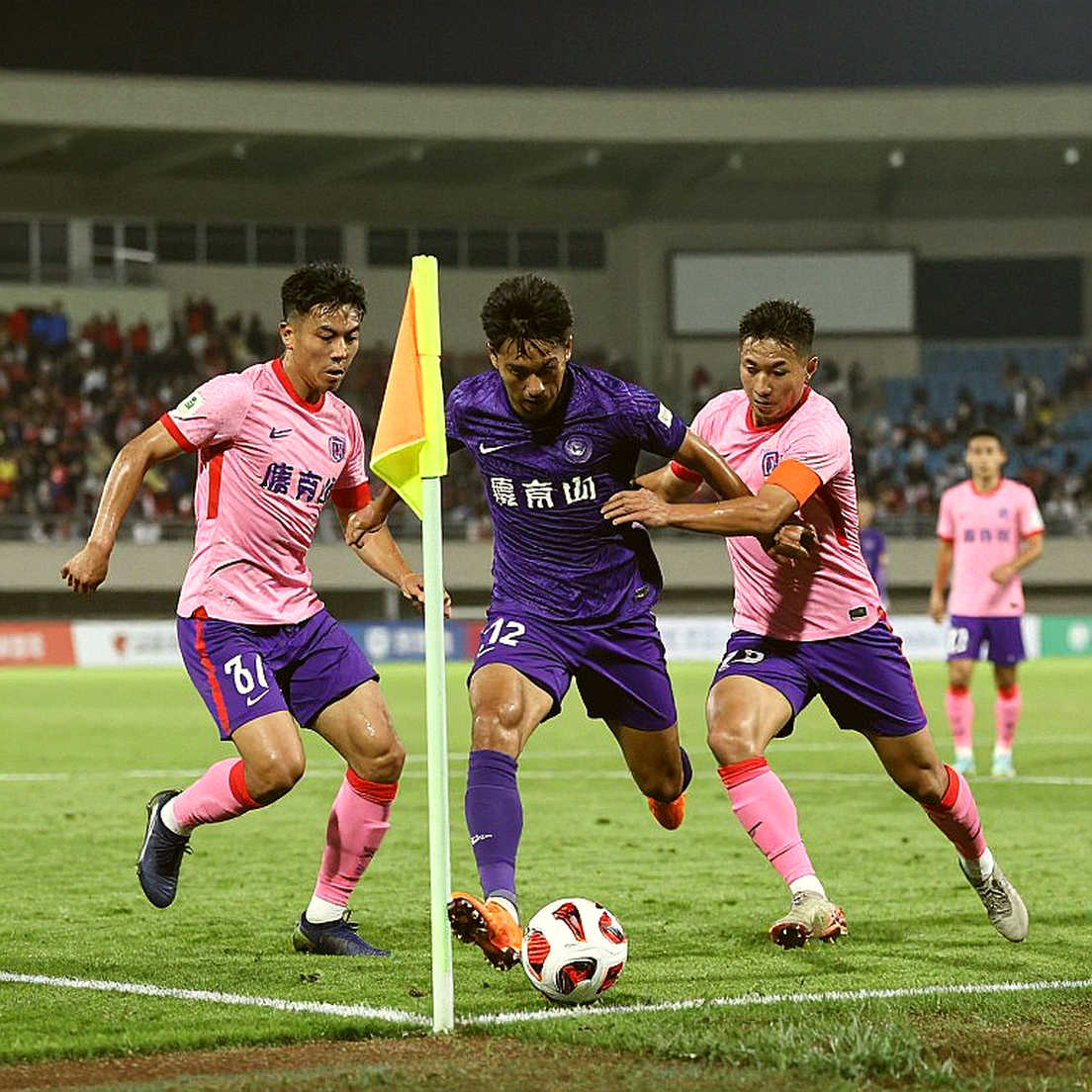 Nam Định 2-0 Thanh Hóa: bàn đầu tiên của Tuấn Hải và giới hạn của một hàng công sống bằng tạt bóng