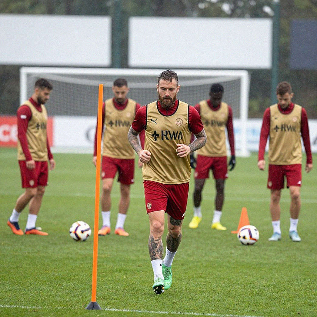 Hearts và bài toán Salah: một hậu vệ trái bất đắc dĩ, một hàng thủ kiệt quệ