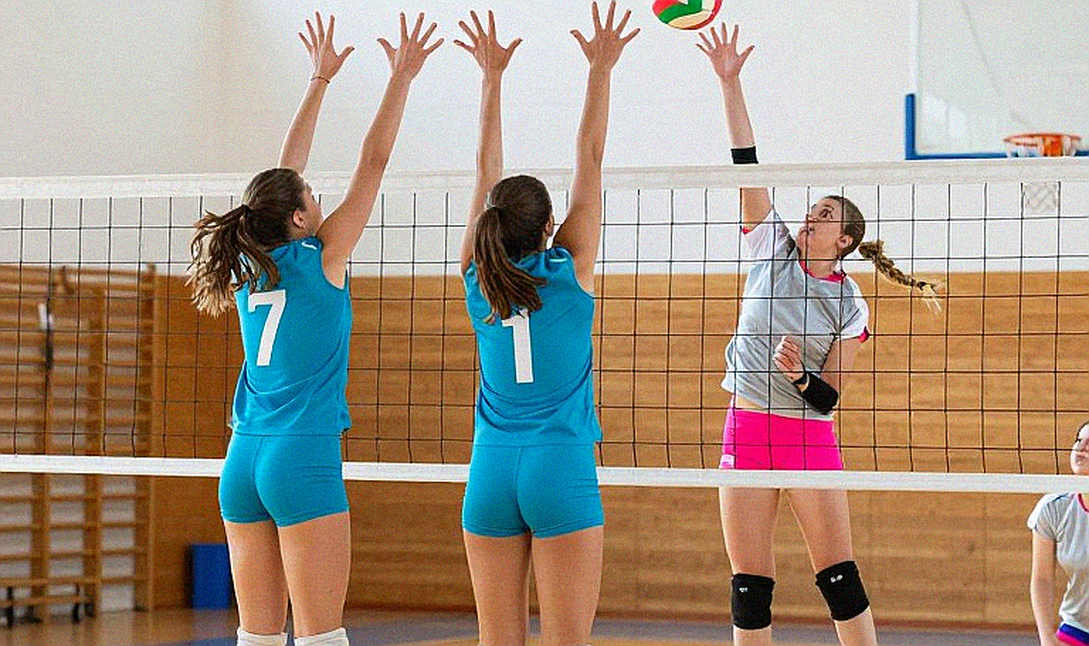 Nebraska quét Creighton 3-0 và khán đài 15.405 người: điều bảng điểm không kể