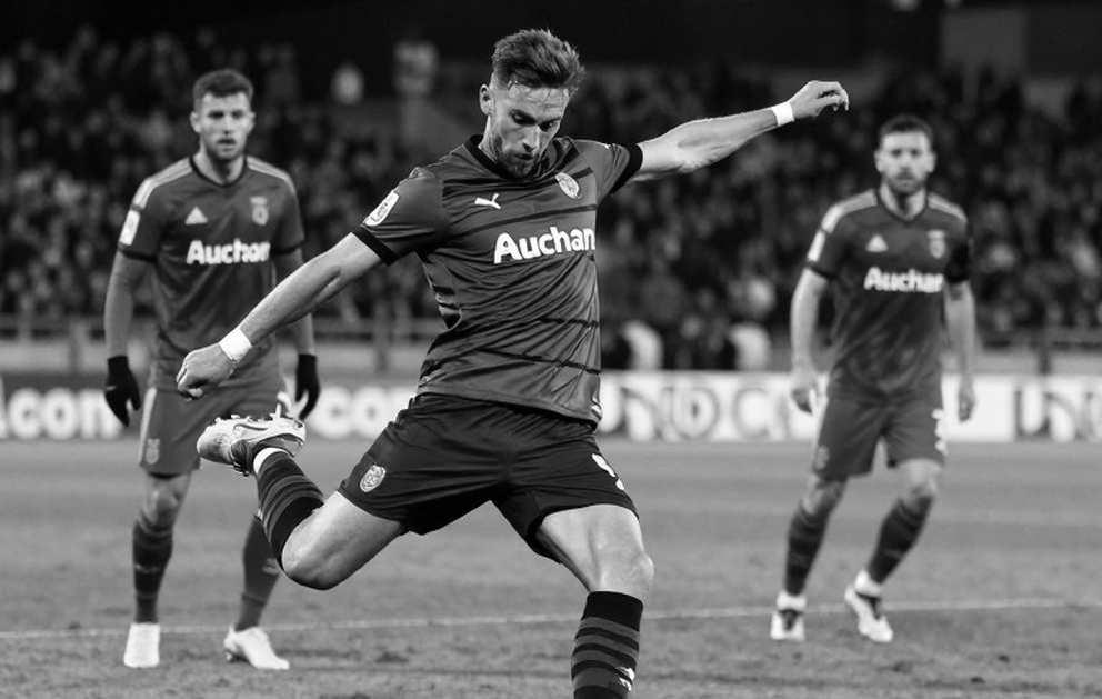 Ajax 2-0 Atalanta: Hai đường bóng dài cứu một kế hoạch đã cạn, và 90 phút Paes ngồi im trên ghế