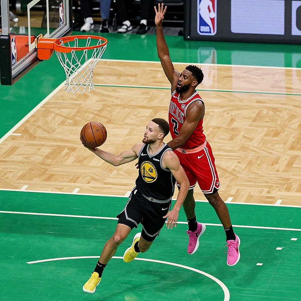 Ahanmisi và cú triple-double cuối mùa: Khi thị trường tự do bắt đầu bằng một lời tri ân