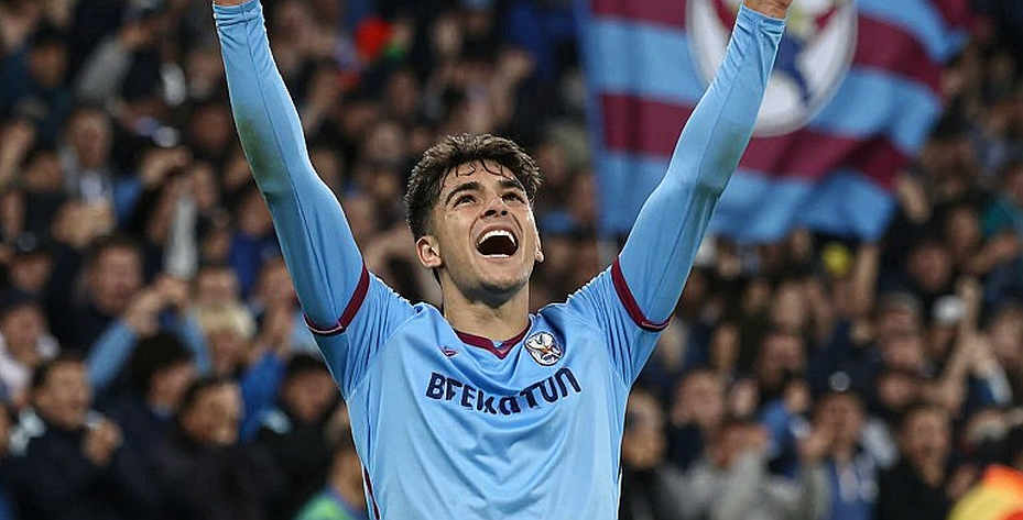 Perez lắc đầu giữa Ajax và Willem II: Khi một pha chuyền bóng nói lên cả một kiếp cầu thủ