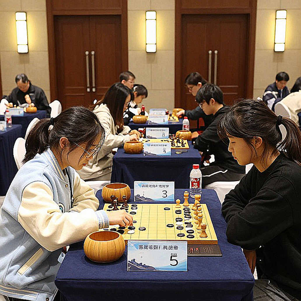 Cuộn băng dán nhãn Capablanca 2026 và bài học 9...a5 trong Phòng thủ Ấn Độ của Vua