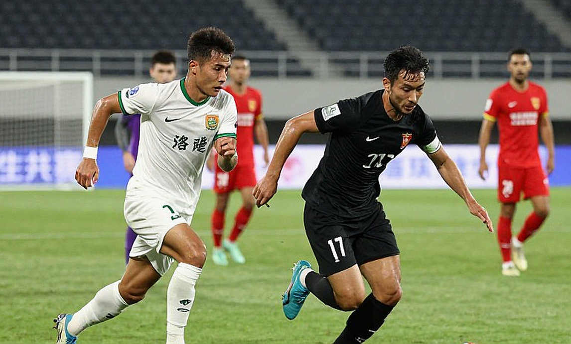 Sổ sách V-League: Khi dòng tiền không chịu ngồi yên trên bảng xếp hạng